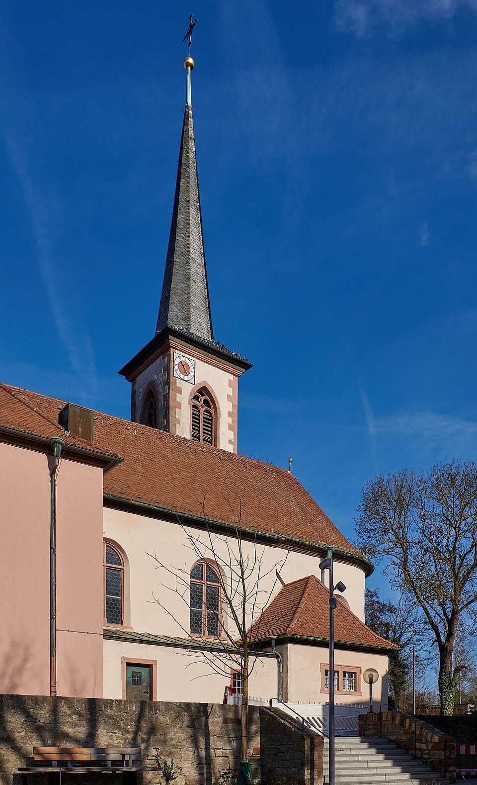 Wärmepumpe-Gurus in Hettstadt – Kath. Pfarrkirche (Foto: Tilman2007) Kath. Pfarrkirche in Hettstadt – Wärmepumpe-Gurus vermittelt Fachbetriebe in Hettstadt