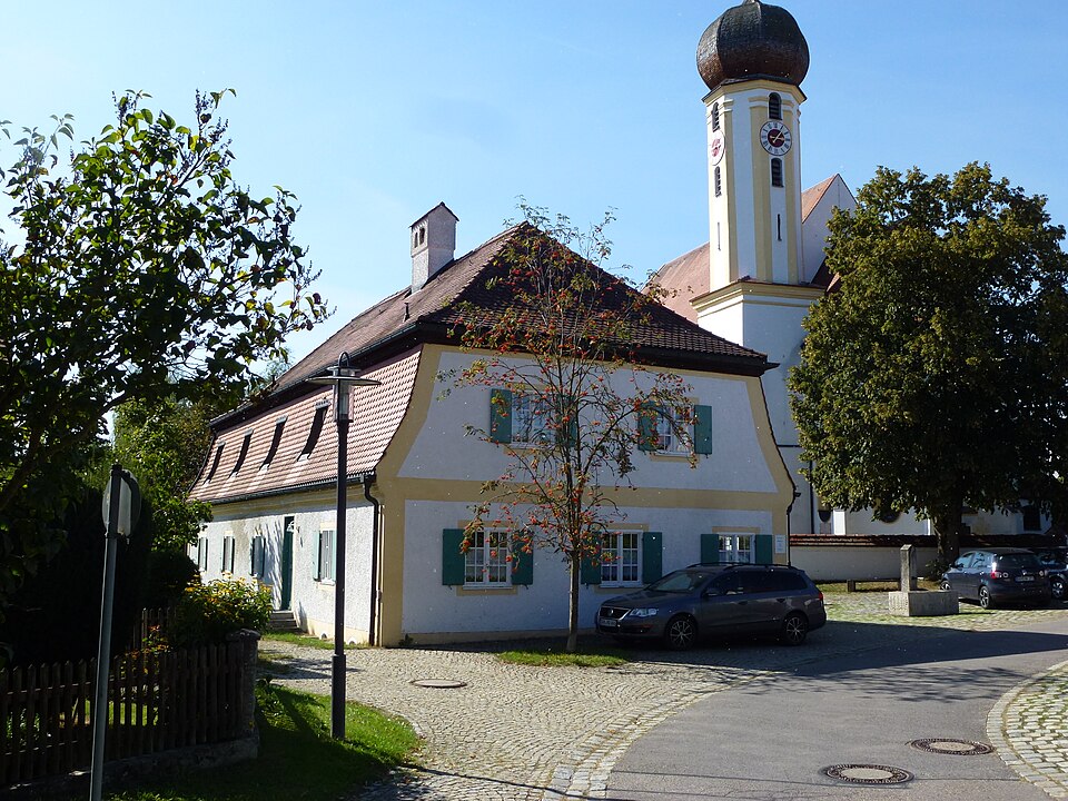 Wärmepumpe-Gurus in Hilgertshausen-Tandern – Kirchstr (Foto: K.Baas) Kirchstr in Hilgertshausen-Tandern – Wärmepumpe-Gurus vermittelt Fachbetriebe in Hilgertshausen-Tandern