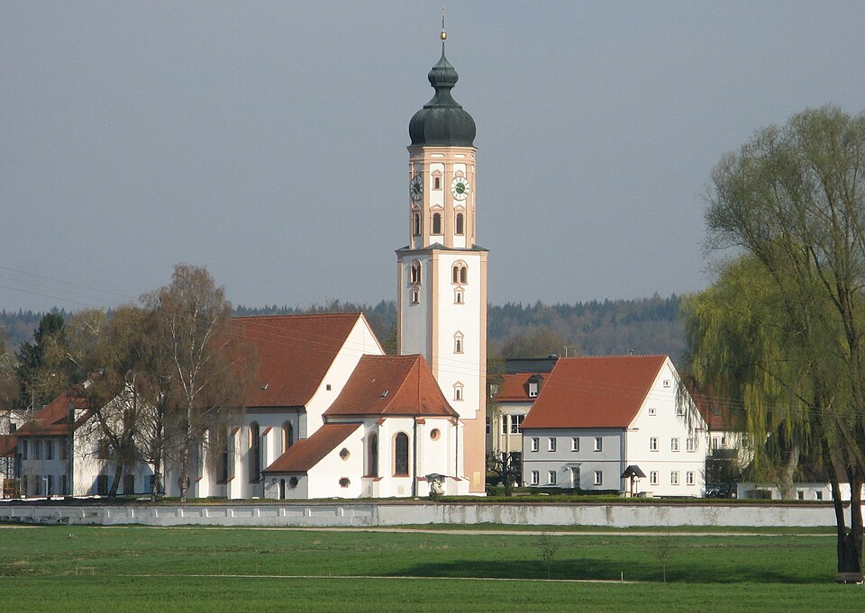 Wärmepumpe-Gurus in Horgau – Pfarrkirche (Foto: Jo Oh) Pfarrkirche in Horgau – Wärmepumpe-Gurus vermittelt Fachbetriebe in Horgau