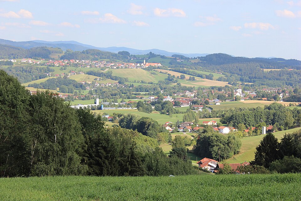Wärmepumpe-Gurus in Hunderdorf – Ansicht von Hunderdorf (Foto: Rosa-Maria Rinkl) Wärmepumpe-Gurus in Hunderdorf – Ansicht von Hunderdorf