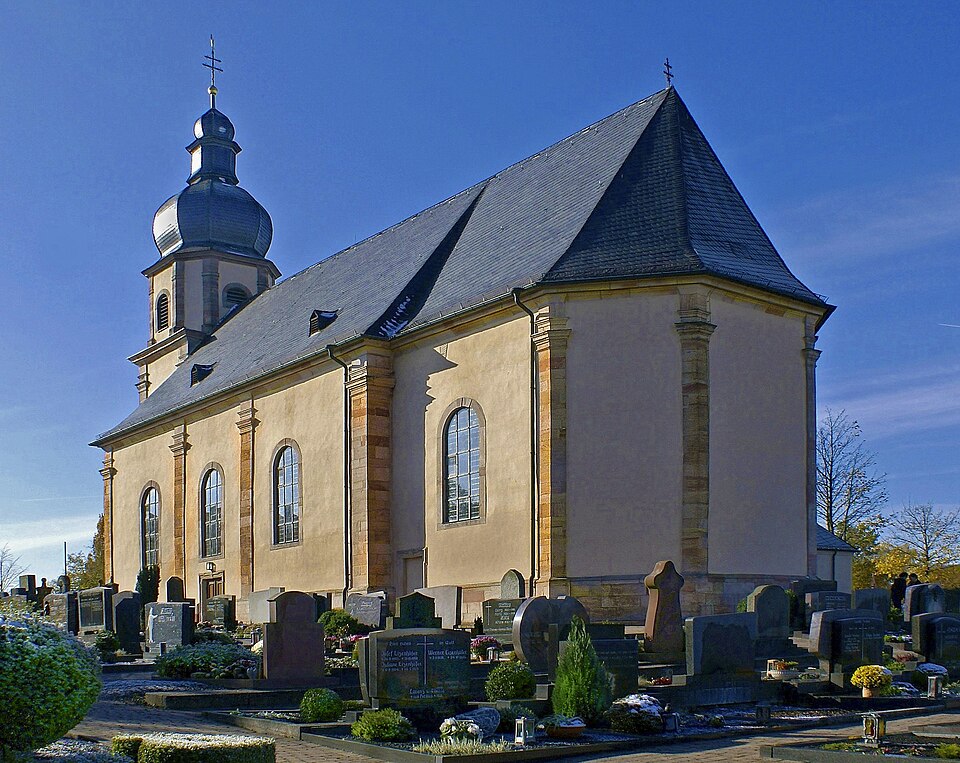 Wärmepumpe-Gurus in Johannesberg – Kirche (Foto: Prof. emeritus Hans Schneider) Kirche in Johannesberg – Wärmepumpe-Gurus vermittelt Fachbetriebe in Johannesberg