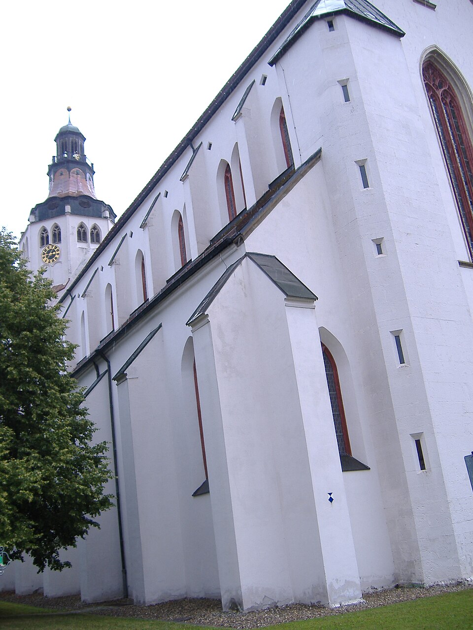 Wärmepumpe-Gurus in Kaisheim – Klosterkirche (Foto: Manfi. B) Klosterkirche in Kaisheim – Wärmepumpe-Gurus vermittelt Fachbetriebe in Kaisheim
