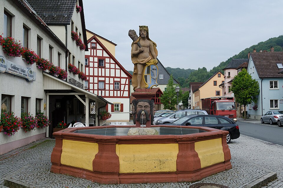 Wärmepumpe-Gurus in Kasendorf – Marktplatz (Foto: Tilman2007) Marktplatz in Kasendorf – Wärmepumpe-Gurus vermittelt Fachbetriebe in Kasendorf