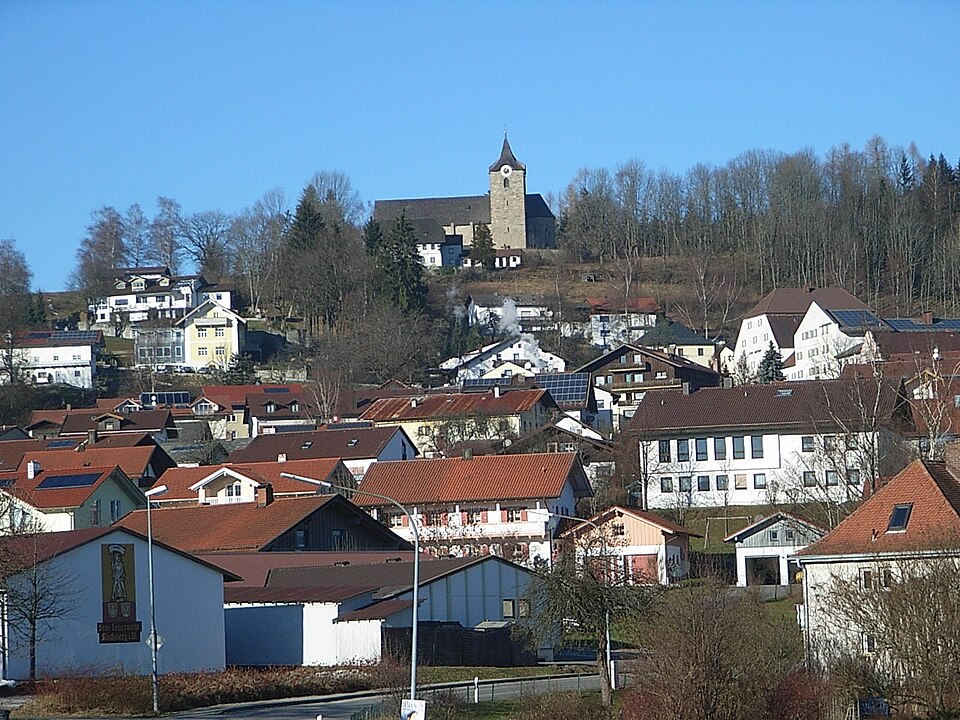 Wärmepumpe-Gurus in Kirchberg i. Wald – Ansicht von Kirchberg i. Wald (Foto: Konrad Lackerbeck) Wärmepumpe-Gurus in Kirchberg i. Wald – Ansicht von Kirchberg i. Wald
