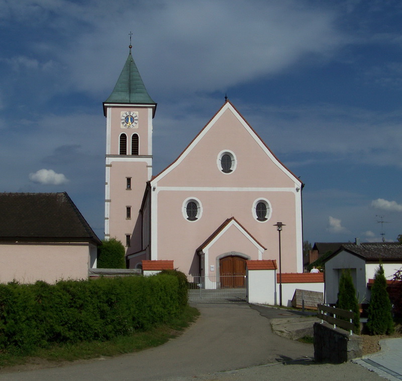Wärmepumpe-Gurus in Kirchroth – Pfarrkirche (Foto: Elcom.stadler) Pfarrkirche in Kirchroth – Wärmepumpe-Gurus vermittelt Fachbetriebe in Kirchroth