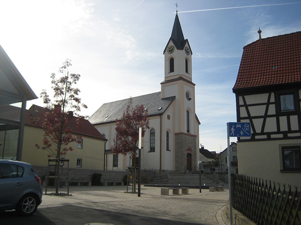 Wärmepumpe-Gurus in Kist – Pfarrkirche (Foto: Chistesbrunno) Pfarrkirche in Kist – Wärmepumpe-Gurus vermittelt Fachbetriebe in Kist