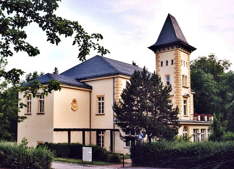 Wärmepumpe-Gurus in Kreischa – Rathaus (Foto: Norbert Kaiser) Rathaus in Kreischa – Wärmepumpe-Gurus vermittelt Fachbetriebe in Kreischa