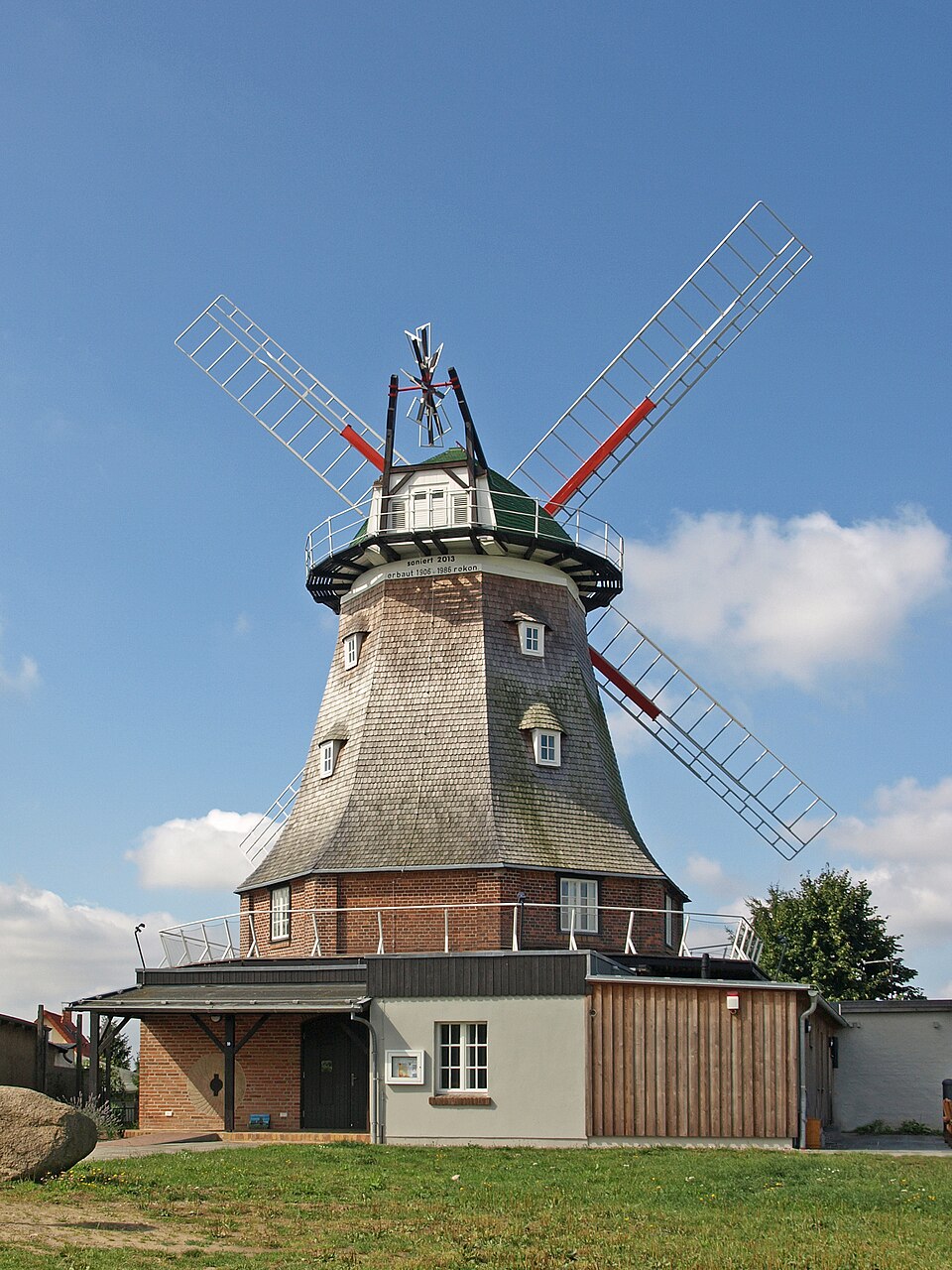 Wärmepumpe-Gurus in Kröpelin – Windmuehle (Foto: Oberlausitzerin64) Windmuehle in Kröpelin – Wärmepumpe-Gurus vermittelt Fachbetriebe in Kröpelin