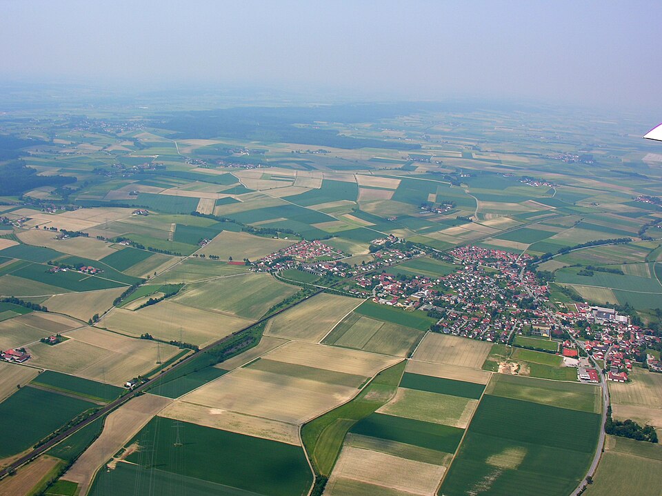 Wärmepumpe-Gurus in Künzing – Ansicht von Künzing (Foto: Hansueli Krapf) Wärmepumpe-Gurus in Künzing – Ansicht von Künzing