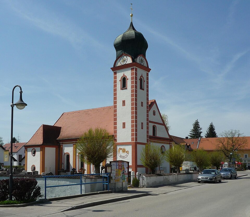 Wärmepumpe-Gurus in Langenbach – Kirche (Foto: Vuxi) Kirche in Langenbach – Wärmepumpe-Gurus vermittelt Fachbetriebe in Langenbach