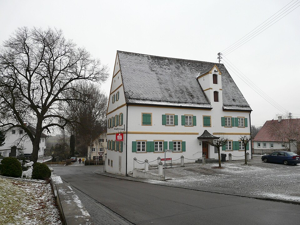Wärmepumpe-Gurus in Langerringen – Amtshaus (Foto: Flodur63) Amtshaus in Langerringen – Wärmepumpe-Gurus vermittelt Fachbetriebe in Langerringen