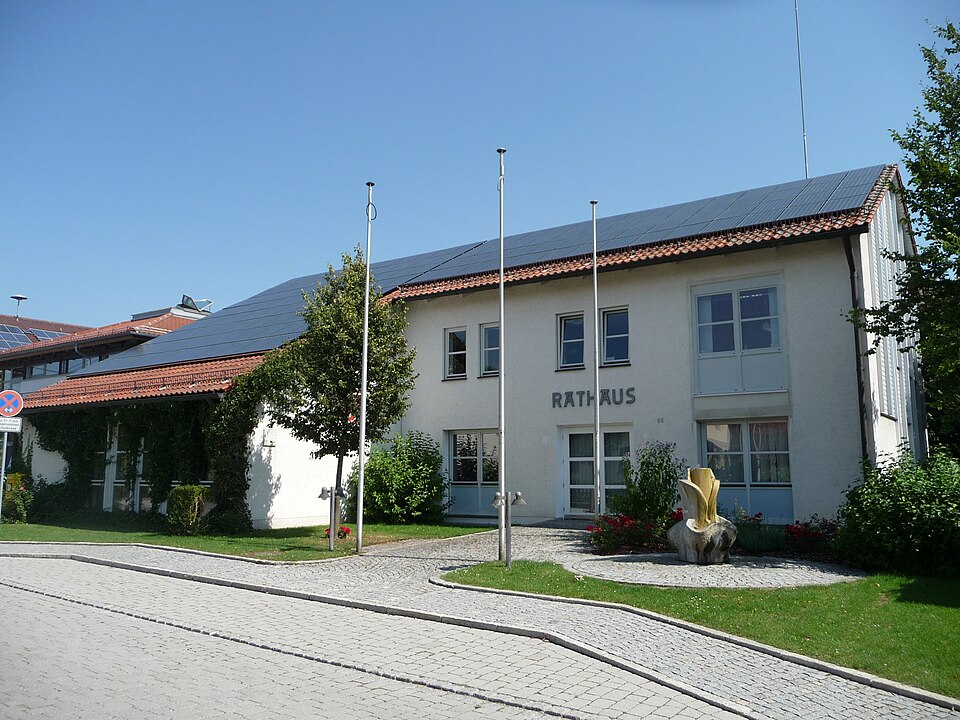 Wärmepumpe-Gurus in Leiblfing – Rathaus (Foto: Konrad Lackerbeck) Rathaus in Leiblfing – Wärmepumpe-Gurus vermittelt Fachbetriebe in Leiblfing