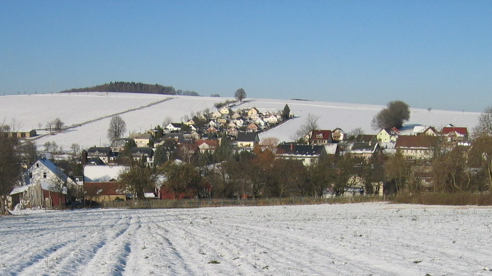 Wärmepumpe-Gurus in Leubsdorf – Ansicht von Leubsdorf (Foto: Jostar at German Wikipedia) Wärmepumpe-Gurus in Leubsdorf – Ansicht von Leubsdorf