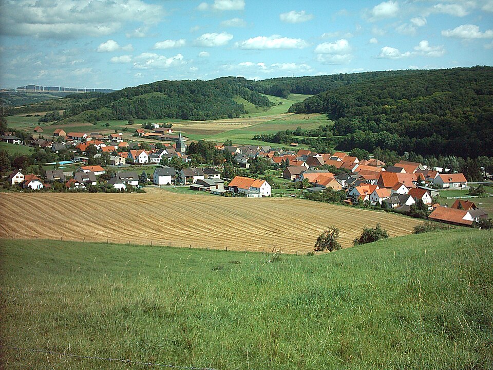 Wärmepumpe-Gurus in Liebenau – Ansicht von Liebenau (Foto: Thomas Schoenfelder) Wärmepumpe-Gurus in Liebenau – Ansicht von Liebenau