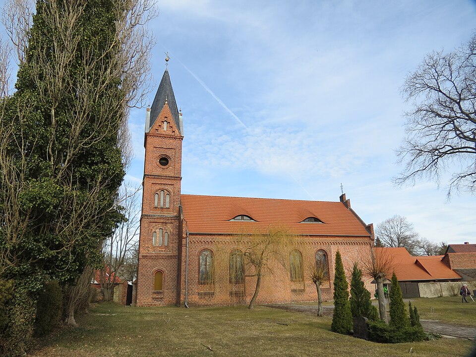 Wärmepumpe-Gurus in Märkische Heide/Markojska Góla – Dorfkirche (Foto: Engeser) Dorfkirche in Märkische Heide/Markojska Góla – Wärmepumpe-Gurus vermittelt Fachbetriebe in Märkische Heide/Markojska Góla