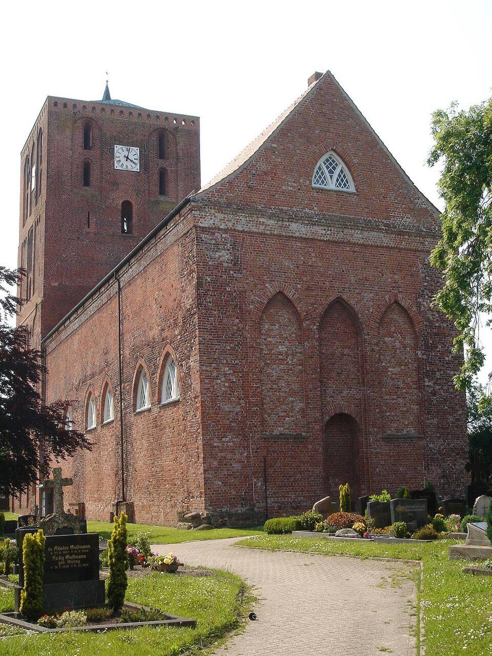 Wärmepumpe-Gurus in Marienhafe – Kirche (Foto: Tim Schredder) Kirche in Marienhafe – Wärmepumpe-Gurus vermittelt Fachbetriebe in Marienhafe
