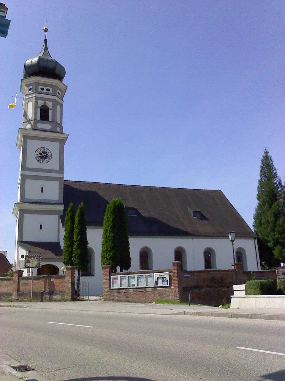 Wärmepumpe-Gurus in Mauern – Kirche (Foto: Lou.gruber) Kirche in Mauern – Wärmepumpe-Gurus vermittelt Fachbetriebe in Mauern