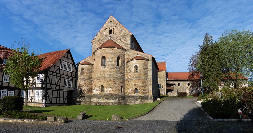 Wärmepumpe-Gurus in Meißner – Kloster (Foto: Heinrich Stürzl) Kloster in Meißner – Wärmepumpe-Gurus vermittelt Fachbetriebe in Meißner