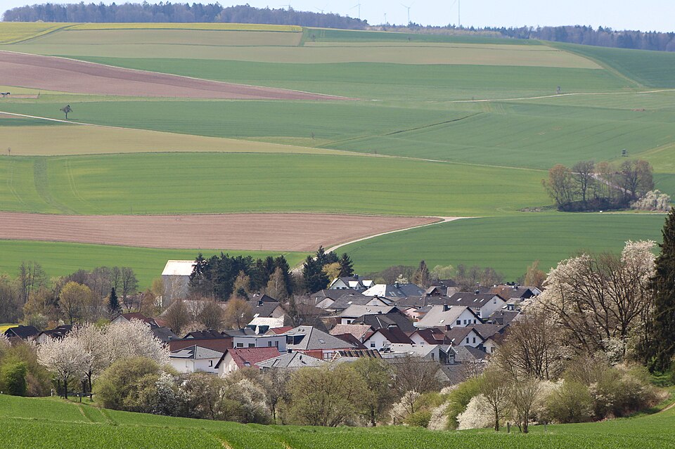 Wärmepumpe-Gurus in Miehlen – Ansicht von Miehlen (Foto: LigaDue) Wärmepumpe-Gurus in Miehlen – Ansicht von Miehlen