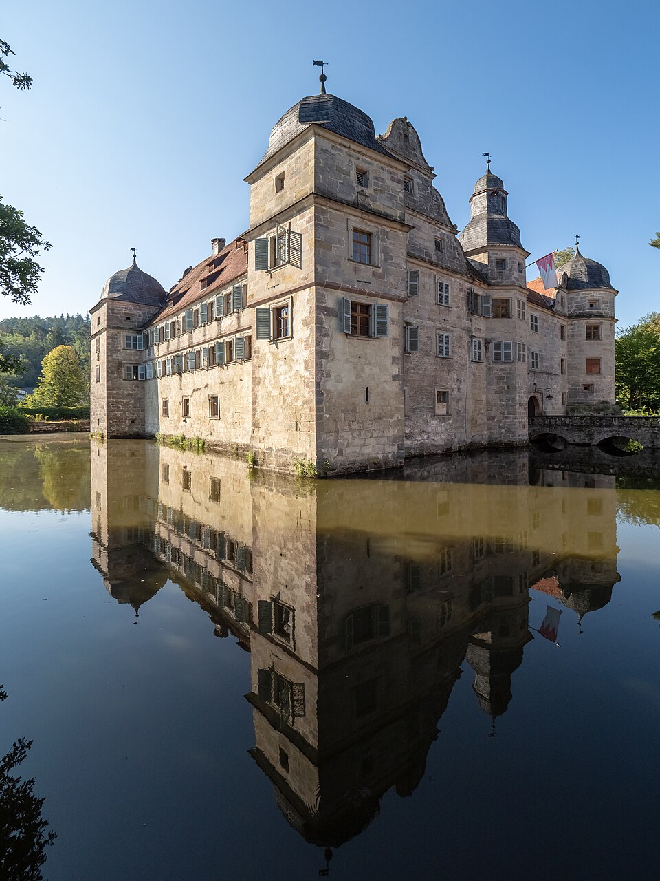 Wärmepumpe-Gurus in Mitwitz – Schloss (Foto: Ermell) Schloss in Mitwitz – Wärmepumpe-Gurus vermittelt Fachbetriebe in Mitwitz