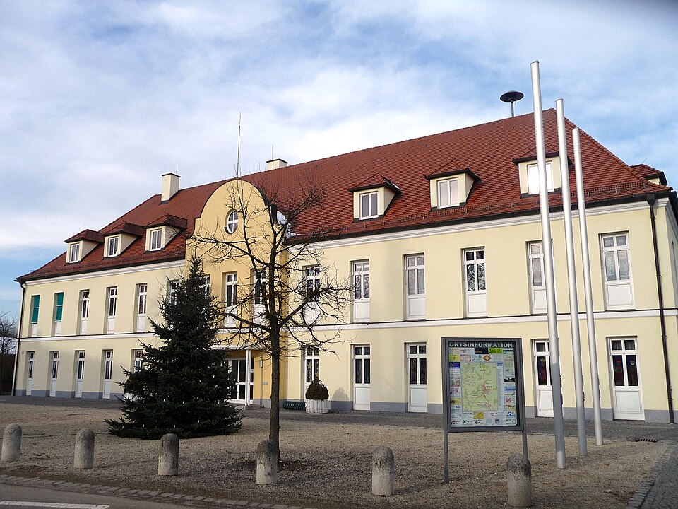 Wärmepumpe-Gurus in Moos – Rathaus (Foto: Konrad Lackerbeck) Rathaus in Moos – Wärmepumpe-Gurus vermittelt Fachbetriebe in Moos