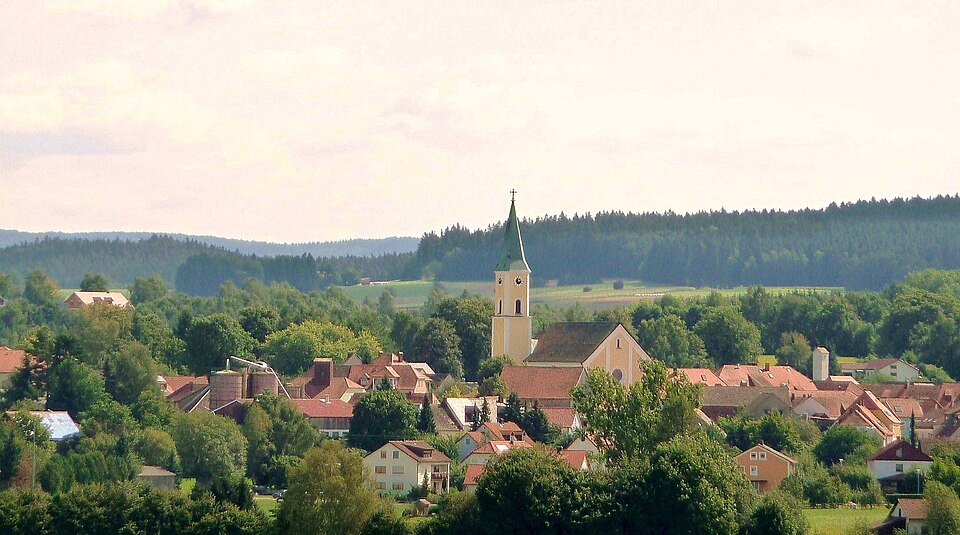 Wärmepumpe-Gurus in Moosbach – Ansicht von Moosbach (Foto: Konrad Lackerbeck) Wärmepumpe-Gurus in Moosbach – Ansicht von Moosbach
