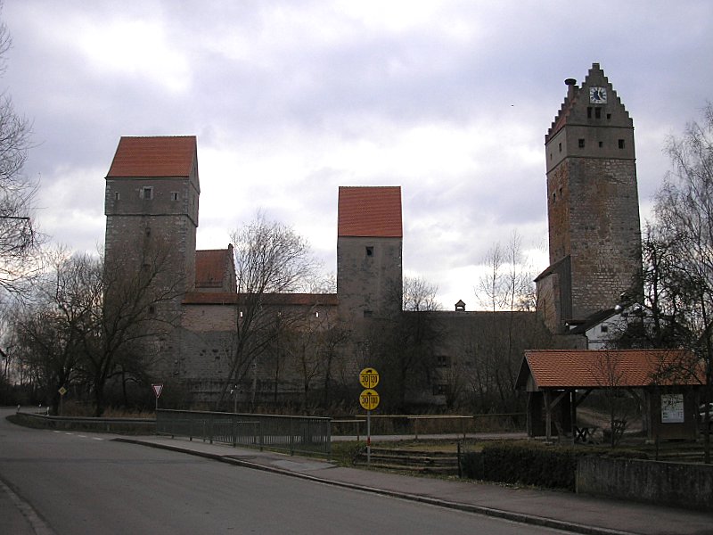 Wärmepumpe-Gurus in Nassenfels – Burg (Foto: No machine-readable author provided. Dark Avenger~commonswiki assumed) Burg in Nassenfels – Wärmepumpe-Gurus vermittelt Fachbetriebe in Nassenfels