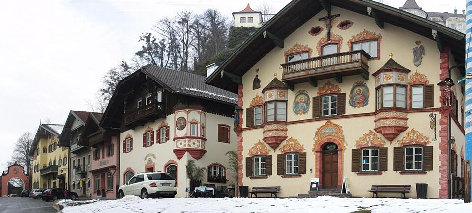 Wärmepumpe-Gurus in Neubeuern – Marktplatz (Foto: Edergritschen) Marktplatz in Neubeuern – Wärmepumpe-Gurus vermittelt Fachbetriebe in Neubeuern