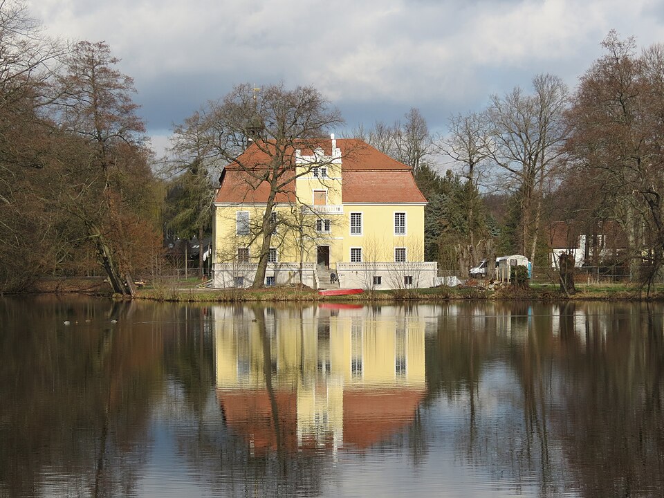 Wärmepumpe-Gurus in Neuhausen/Spree / Kopańce/Sprjewja – Schloss (Foto: Engeser) Schloss in Neuhausen/Spree / Kopańce/Sprjewja – Wärmepumpe-Gurus vermittelt Fachbetriebe
