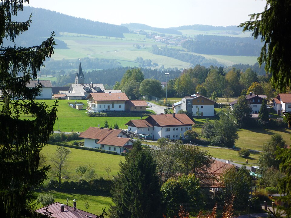 Wärmepumpe-Gurus in Neuschönau – Ansicht von Neuschönau (Foto: Franzfoto) Wärmepumpe-Gurus in Neuschönau – Ansicht von Neuschönau
