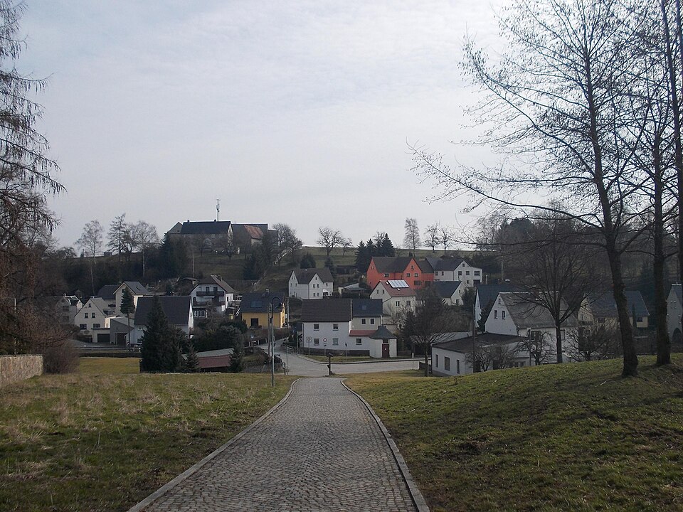 Wärmepumpe-Gurus in Niederfrohna – Ansicht von Niederfrohna (Foto: Jwaller) Wärmepumpe-Gurus in Niederfrohna – Ansicht von Niederfrohna
