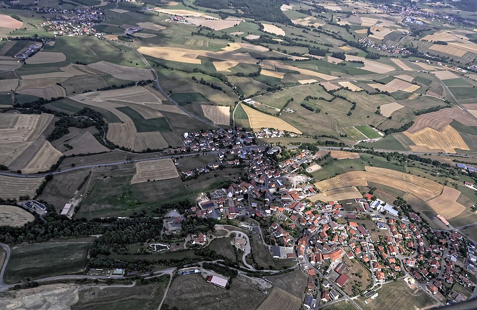 Wärmepumpe-Gurus in Oberleichtersbach – Ansicht von Oberleichtersbach (Foto: Ra Boe) Wärmepumpe-Gurus in Oberleichtersbach – Ansicht von Oberleichtersbach