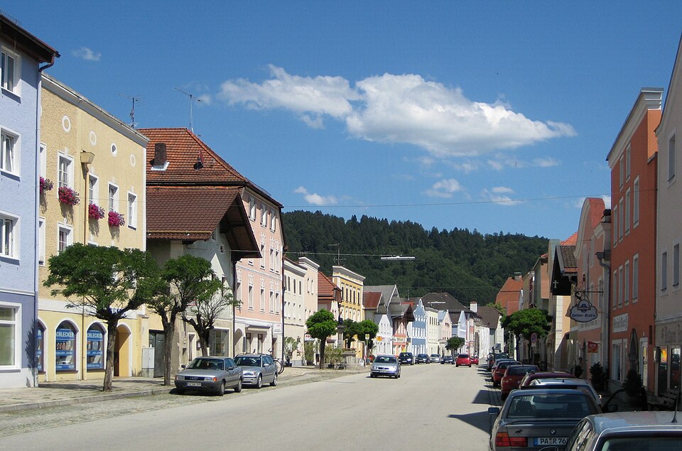 Wärmepumpe-Gurus in Obernzell – Marktplatz (Foto: Aconcagua) Marktplatz in Obernzell – Wärmepumpe-Gurus vermittelt Fachbetriebe in Obernzell