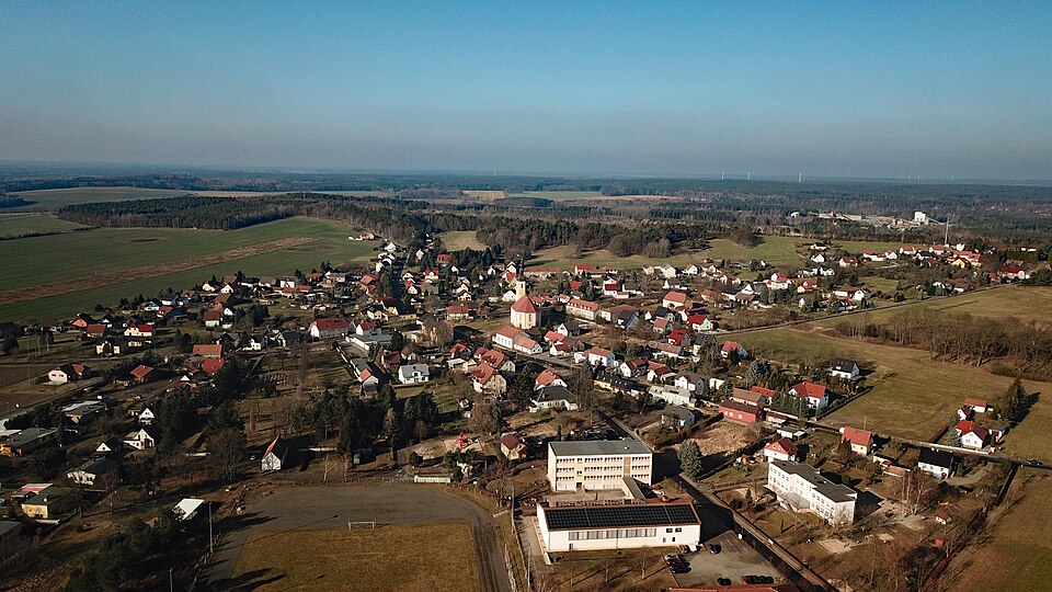 Wärmepumpe-Gurus in Oßling / Wóslink – Ansicht von Oßling / Wóslink (Foto: Gunther Tschuch) Wärmepumpe-Gurus in Oßling / Wóslink – Ansicht von Oßling / Wóslink