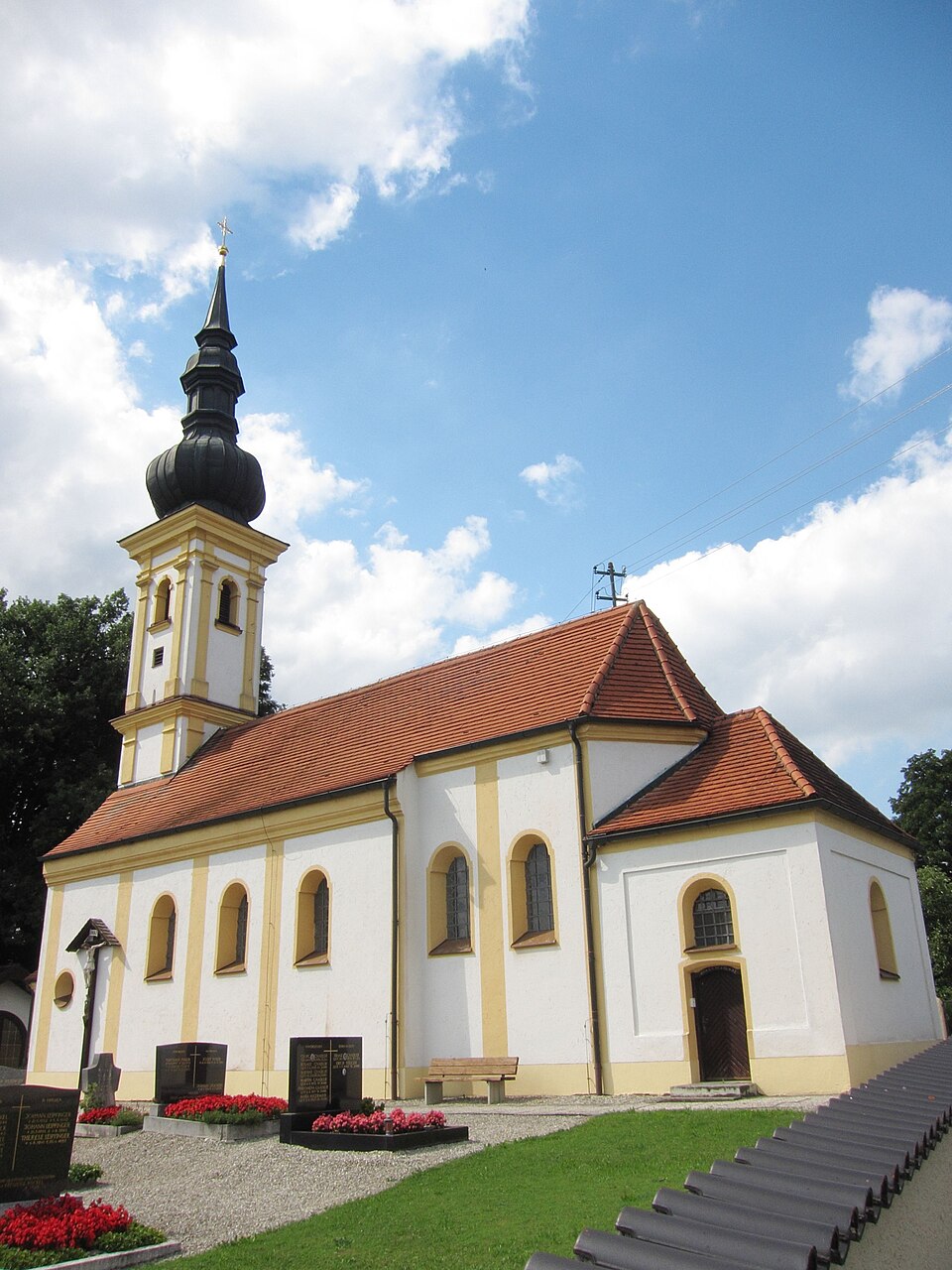 Wärmepumpe-Gurus in Pastetten – PoigenbergKirche (Foto: AHert) PoigenbergKirche in Pastetten – Wärmepumpe-Gurus vermittelt Fachbetriebe in Pastetten
