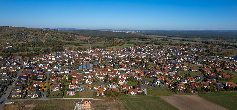 Wärmepumpe-Gurus in Pettstadt – Luftbild (Foto: Ermell) Luftbild in Pettstadt – Wärmepumpe-Gurus vermittelt Fachbetriebe in Pettstadt