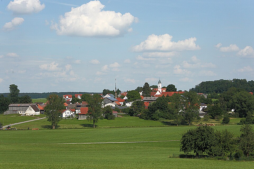 Wärmepumpe-Gurus in Pfaffenhausen – Ansicht von Pfaffenhausen (Foto: Flussar) Wärmepumpe-Gurus in Pfaffenhausen – Ansicht von Pfaffenhausen