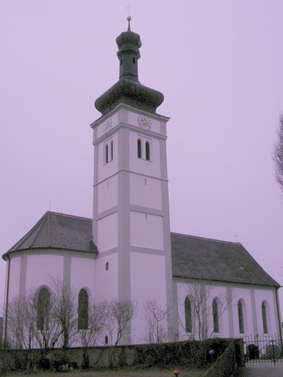 Wärmepumpe-Gurus in Pfaffenhofen a. d. Glonn – Kirche (Foto: GFHund) Kirche in Pfaffenhofen a. d. Glonn – Wärmepumpe-Gurus vermittelt Fachbetriebe in Pfaffenhofen a. d. Glonn