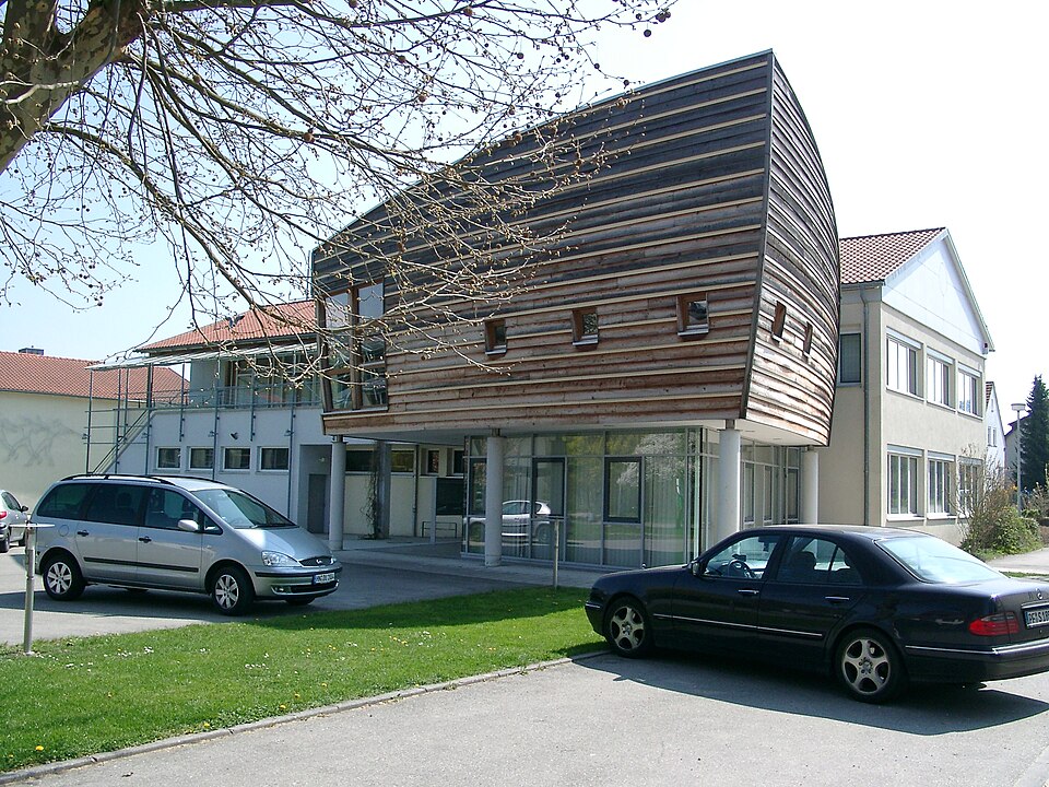 Wärmepumpe-Gurus in Pfaffenhofen – Rathaus (Foto: Rudolf Stricker) Rathaus in Pfaffenhofen – Wärmepumpe-Gurus vermittelt Fachbetriebe in Pfaffenhofen