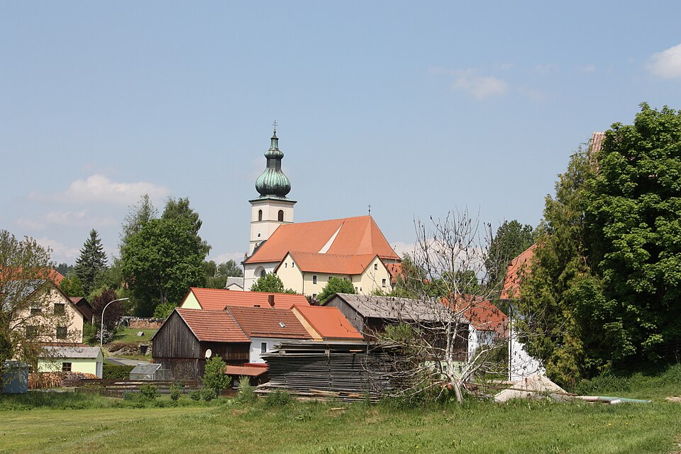 Wärmepumpe-Gurus in Plößberg – Ansicht von Plößberg (Foto: Ammerseer) Wärmepumpe-Gurus in Plößberg – Ansicht von Plößberg