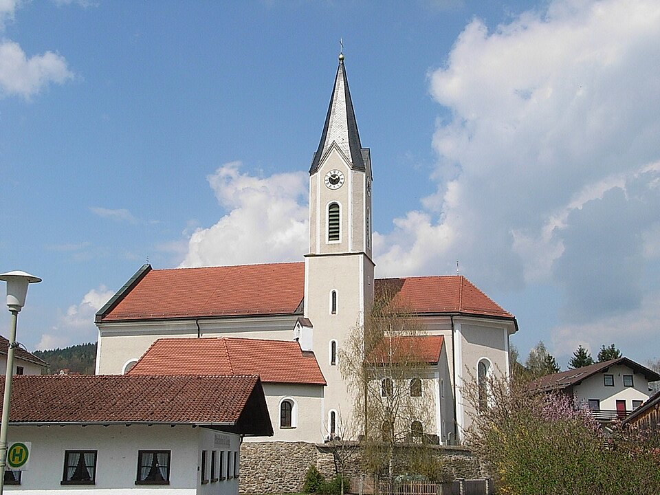 Wärmepumpe-Gurus in Prackenbach – Pfarrkirche (Foto: Konrad Lackerbeck) Pfarrkirche in Prackenbach – Wärmepumpe-Gurus vermittelt Fachbetriebe in Prackenbach