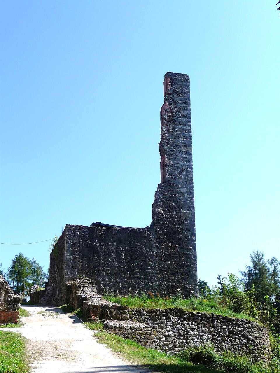 Wärmepumpe-Gurus in Runding – Ruine (Foto: Konrad Lackerbeck) Ruine in Runding – Wärmepumpe-Gurus vermittelt Fachbetriebe in Runding
