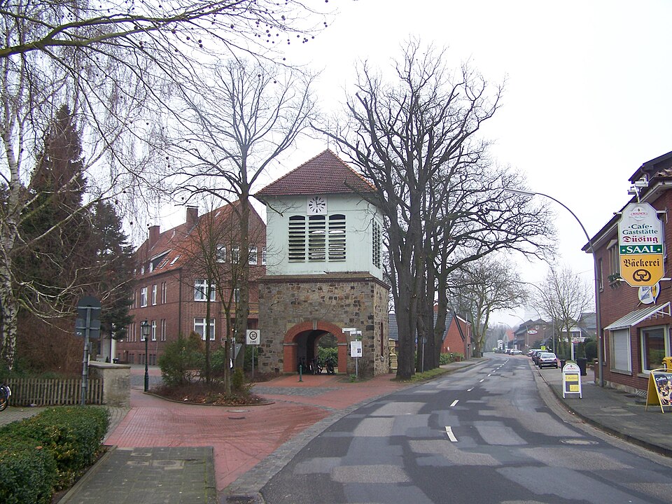 Wärmepumpe-Gurus in Schapen – Alter Glockenturm (Foto: Ramsch at de.wikipedia) Alter Glockenturm in Schapen – Wärmepumpe-Gurus vermittelt Fachbetriebe in Schapen