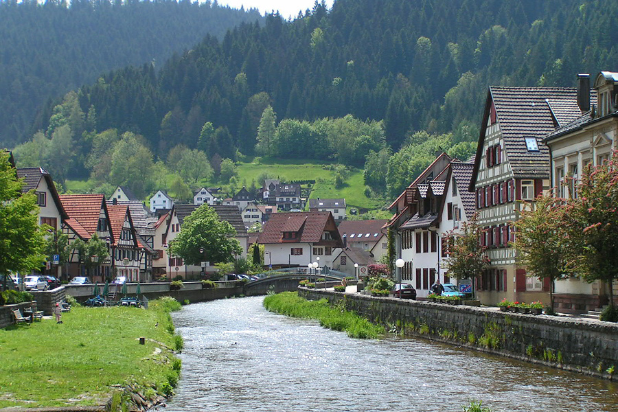 Wärmepumpe-Gurus in Schiltach – Ansicht von Schiltach (Foto: Tango7174) Wärmepumpe-Gurus in Schiltach – Ansicht von Schiltach