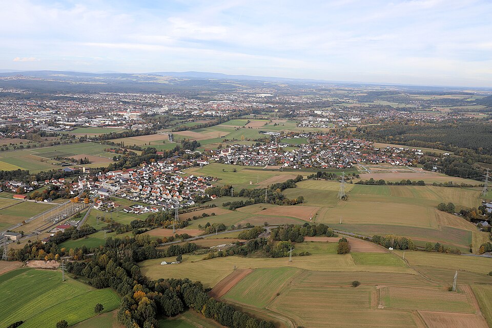 Wärmepumpe-Gurus in Schirmitz – Ansicht von Schirmitz (Foto: Alois Köppl, Gleiritsch) Wärmepumpe-Gurus in Schirmitz – Ansicht von Schirmitz