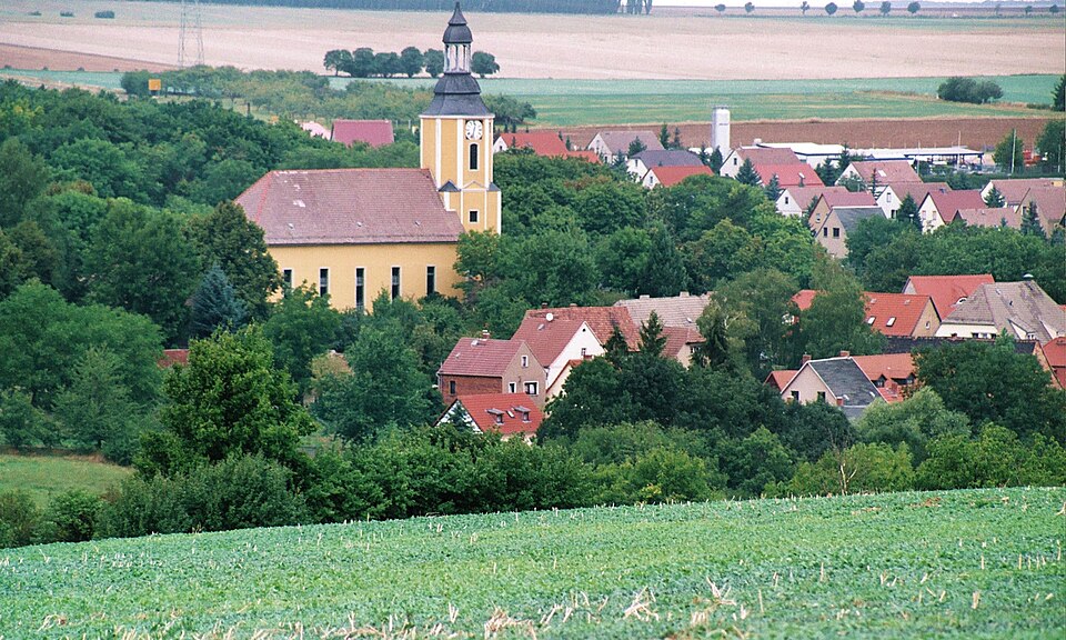 Wärmepumpe-Gurus in Schkölen – Ansicht von Schkölen (Foto: Dguendel) Wärmepumpe-Gurus in Schkölen – Ansicht von Schkölen