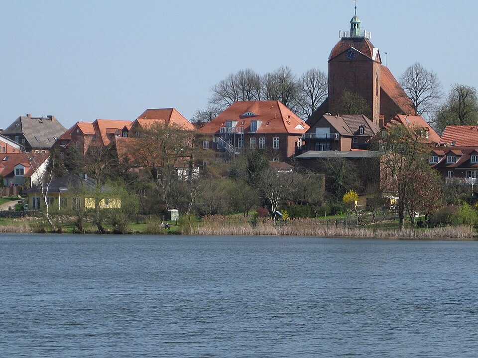 Wärmepumpe-Gurus in Schönberg – Ansicht von Schönberg (Foto: Kresspahl) Wärmepumpe-Gurus in Schönberg – Ansicht von Schönberg