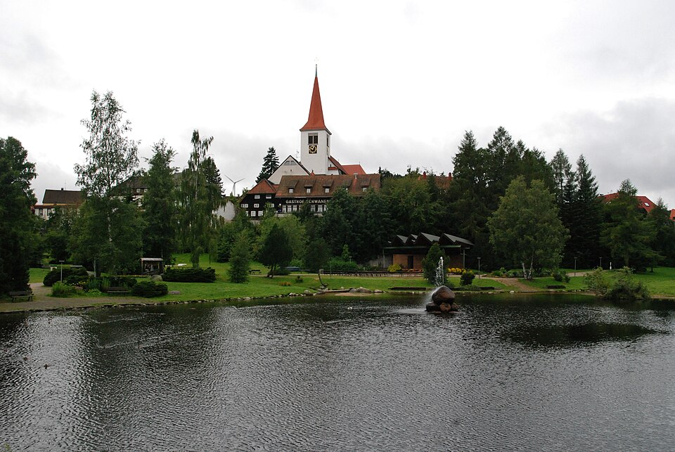 Wärmepumpe-Gurus in Schonach im Schwarzwald – Kurpark (Foto: Prolineserver) Kurpark in Schonach im Schwarzwald – Wärmepumpe-Gurus vermittelt Fachbetriebe in Schonach im Schwarzwald