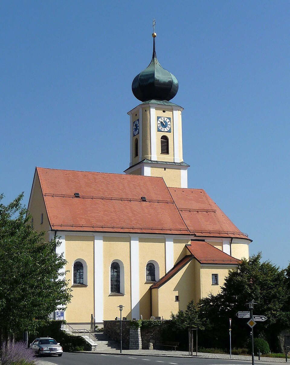 Wärmepumpe-Gurus in Schorndorf – Pfarrkirche (Foto: Konrad Lackerbeck) Pfarrkirche in Schorndorf – Wärmepumpe-Gurus vermittelt Fachbetriebe in Schorndorf