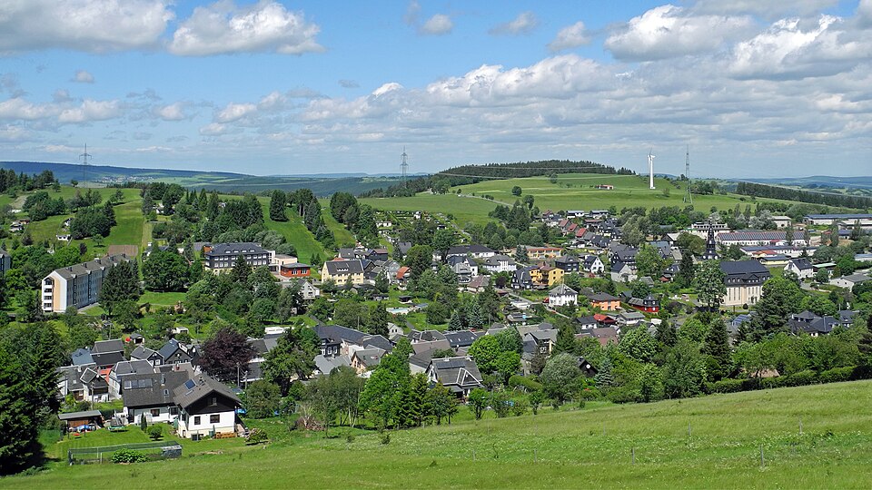 Wärmepumpe-Gurus in Schwarzatal – Ansicht von Schwarzatal (Foto: SchiDD) Wärmepumpe-Gurus in Schwarzatal – Ansicht von Schwarzatal